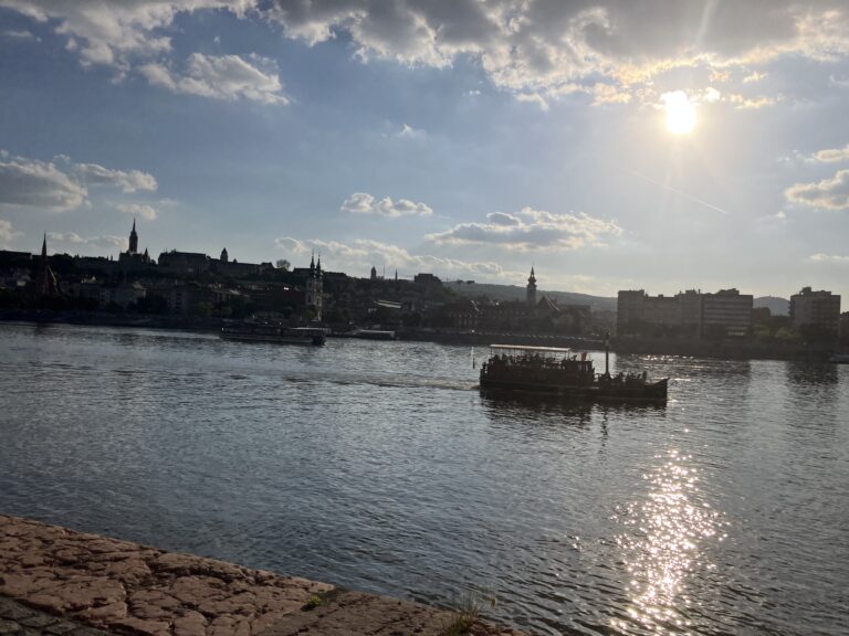 Budapest - Kényes dáma és izgága vadóc